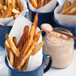 crispy french fries with remoulade sauce