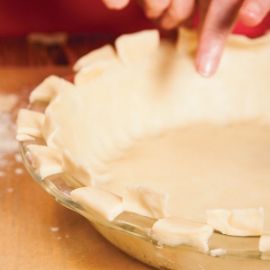 checkerboard edges on a pie crust