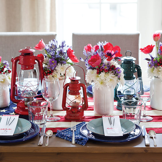 patriotic holiday tablesetting